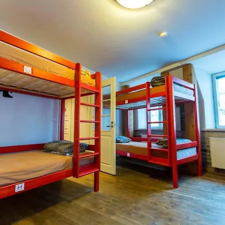 Backpackers Hostel *